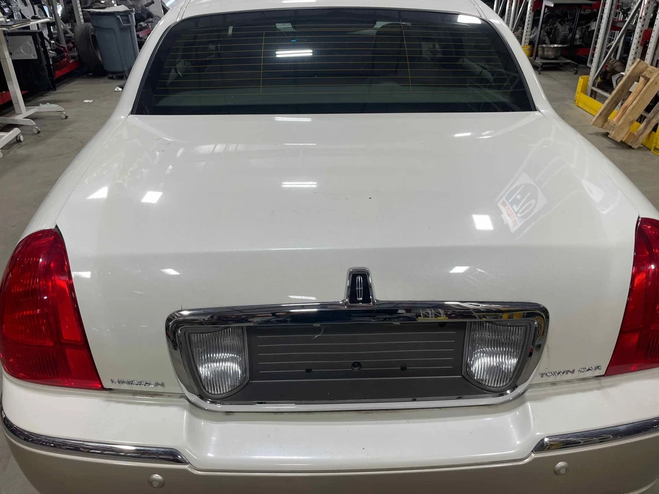 2005 Lincoln Town Car Trunk Decklid Tail Gate Rear Panel Ceramic White Pearl OEM Foto 1 de 1