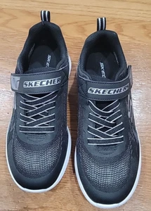 NWOT SKECHERS Black and White Lite Weight Shoe Athletic Sneaker Youth Size 4 - Picture 1 of 10