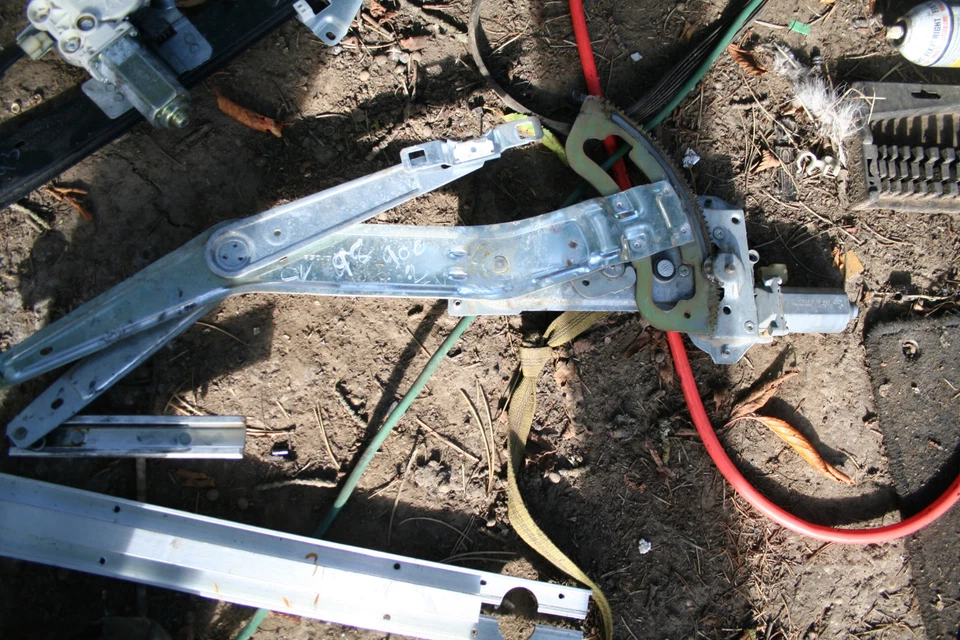 Regulador ventana delantera derecha SAAB 900 9-3 1994-2000 3 puertas hatchback solamente Foto 1 de 1