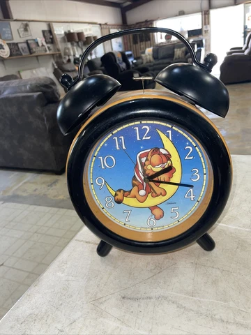 Garfield 1976 Sweet Dreams Large Alarm Clock By SUNBEAM Vintage Clock Working Cover