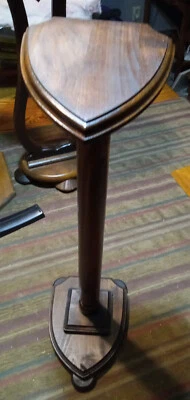 Soporte para plantas en forma de escudo de nogal y pino o cabeza de flecha (PS48) Foto 1 de 4