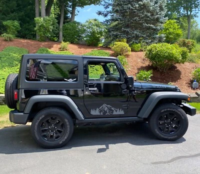 Adesivo de montanha e árvore para portas de JK & JL Jeep Wrangler e JT Gladiator - Imagem 1 de 4