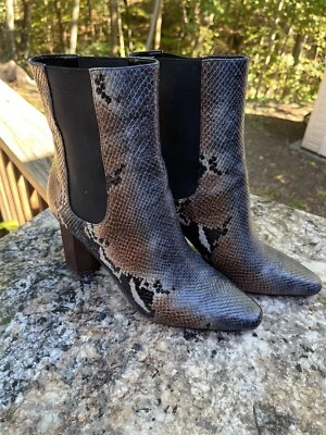 Usado en Excelente Condición $298 Donald Pilner Botas de Cuero en Relieve de Piel de Serpiente Único Tacón de Madera 9.5M Foto 1 de 4