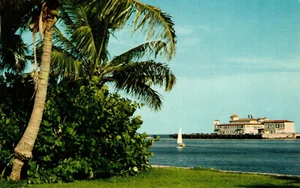 Postcard municipal pier and casino St Petersburg, Florida - Picture 1 of 2