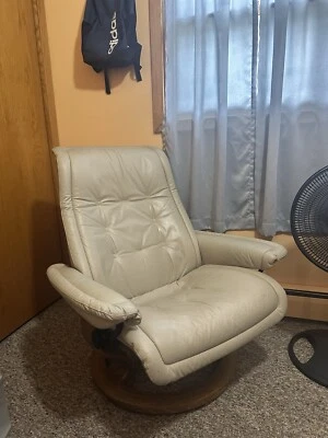 Винтажное кожаное кресло-кровать Ekornes Stressless «Royal» - Изображение 1 из 4