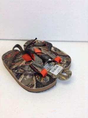 Realtree Boys Flip-Flops Camo Thong with Back Strap Size Medium Retails $20.00 - Image 1 of 4