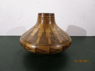 Jarrón de madera hecho a mano Foto 1 de 4