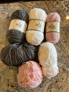 Mixed Lot Of Yarn Bee Yarn New and Used Pink/White/Grey - Picture 1 of 1