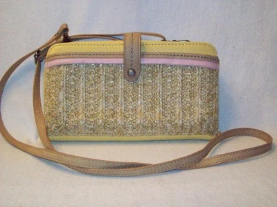 Bandolera grande para teléfono inteligente The Sak Iris Butter de cuero amarillo Foto 1 de 4