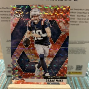 2025 Mosaic Football #28 Drake Maye RED CAMO PRIZM - New England Patriots - Bild 1 von 2