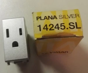 PRESA STANDARD AMERICANO 14245.SL 2P + T 15 A USA+ SASO - Foto 1 di 1