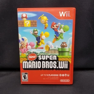 New Super Mario Bros. Wii (Nintendo Wii) Preowned Complete Disc Manual - Picture 1 of 3