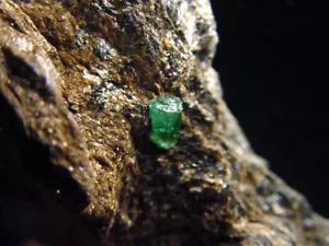 Smaragd Kristall Stufe 102 mm - Habachtal, Österreich (4446t) - Bild 1 von 2