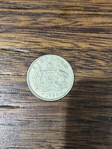1946 Australian Six Pence (S1.1) - Picture 1 of 3