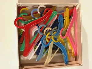 Lot of 20 VINTAGE 1960's PLASTIC HANGERS Barbie Tammy Assorted Colors - Picture 1 of 3