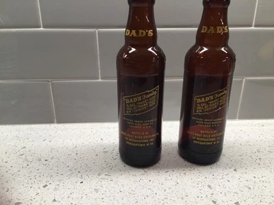 Juego de 2 botellas de vidrio vintage tamaño junior Dad’s Root Beer de 7 oz (vacías) Foto 1 de 2