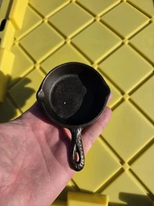 Antike Lodge Gusseisen Pfanne Aschenbecher gehämmert Oberfläche Lodge 00 USA  - Bild 1 von 6