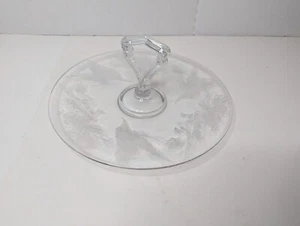 Piatto da portata vintage farfalle e fiori vetro inciso con manico centrale - Foto 1 di 5