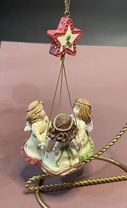 Tre angeli in cerchio gioiscono sotto una stella ~ ornamento - vedi ultime due foto - Foto 1 di 10