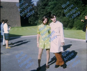 Lote de 15 diapositivas 1968 35 mm estudiantes universitarios padres años 60 estilo moda #4821 - Imagen 1 de 15