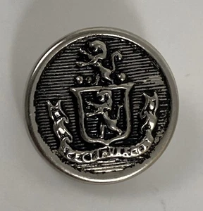 Vintage MILITARY Lion Shield Uniform Buttons Spectemur Agendo Button - Imagen 1 de 5