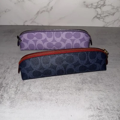 Estuche para lápices Coach - Universitario, púrpura/iris Foto 1 de 4