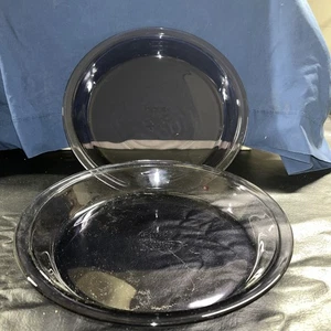 Set aus zwei Pyrex Amethyst lila Glas Kuchenplatte #209 Schale 9" - Bild 1 von 4