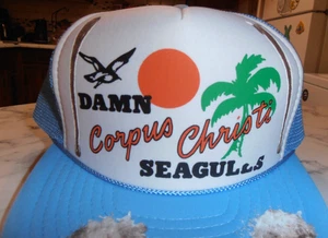 CAPPELLO SNAPBACK VINTAGE-NISSIN "DAMN CORPUS CHRISTI SEAGULLS" TRUCKER REGOLABILE OSFA - Foto 1 di 9
