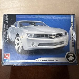 AMT MUSCLE (2006 CHEVY CAMARO) PLASTIKMODELLBAUSATZ IM MASSSTAB 1:25 - Bild 1 von 3
