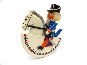 Reiter Schaukelpferd Nussknacker Volkskunst Erzgebirge 27 cm - Picture 1 of 13