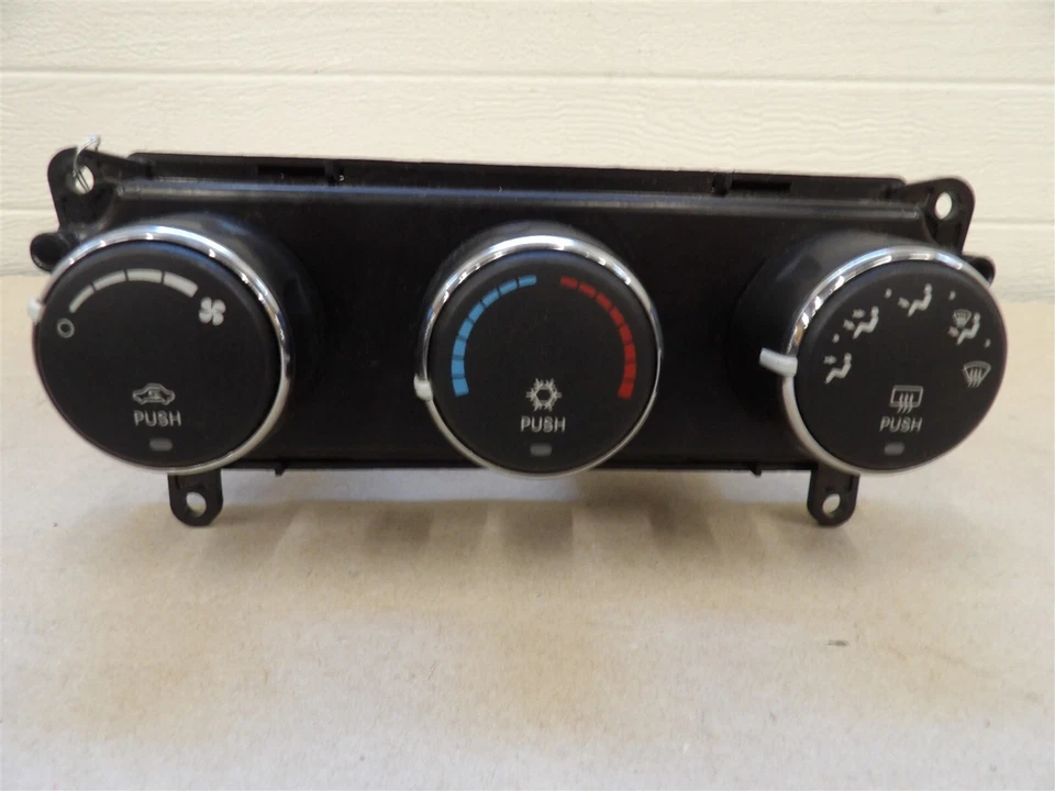 DODGE JOURNEY 09 HVAC front (mounted in dash) manual control w/o 3 zone control - Image 1 of 4