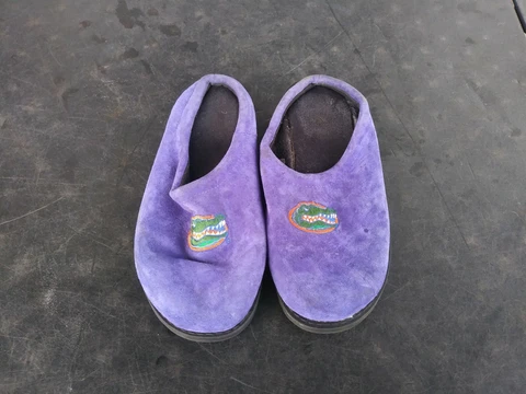 HUSH PUPPIES - Florida Gators Slippers  - Mens Size 6M Cover