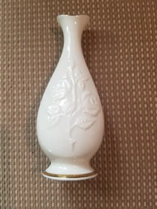 Lenox Sharon Bud Vase Ivory China 24K Gold Trim Made in USA Preowned Perfect - Picture 1 of 2