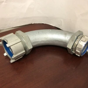2.5" Malleable Iron Liquid Tight 90 Degree Connector & 2-1/2 Bushing - Picture 1 of 7