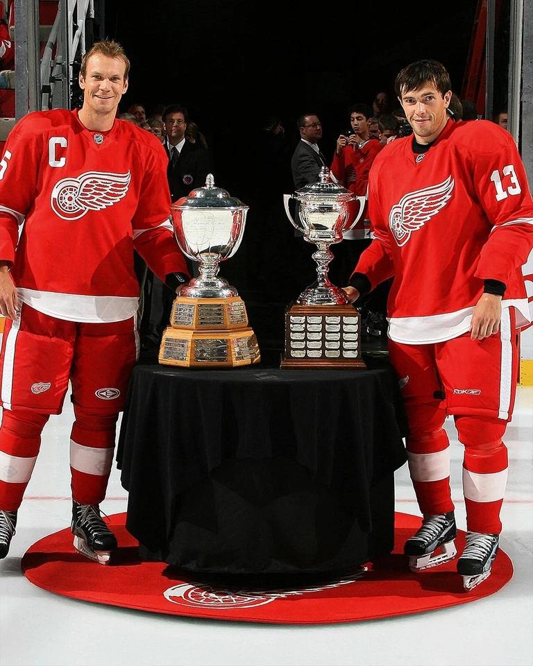 Foto de Nicklas Lidstrom & Pavel Datsyuk Trofeos Detroit Red Wings 8x10 NHL Foto 1 de 1