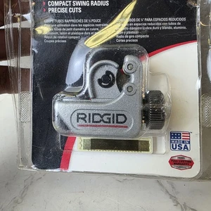 RIDGID 32985 Model 104 Close Quarters Tubing Cutter 3/16-inch to 15/16-inch - Picture 1 of 2