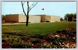 Museo Eisenhower, Abilene, Kansas, postal cromada vintage, flores de primavera - Imagen 1 de 2