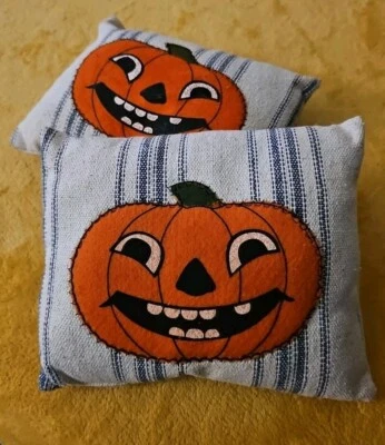 Juego de Almohadas de Halloween (2) Hecho a Mano Pequeño 7" x 9" Jack-o-Lantern ÚNICO EN SU CLASE Foto 1 de 4