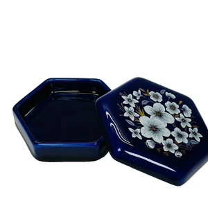 Schmuckschatulle blau und weiß Porzellan Sechseck handbemalt weiße Blumen glänzend 4" - Bild 1 von 9