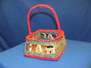 Cesta de Navidad de mimbre con adornos giratorios a cada lado 9 12 X 8 12 X 7 14 - Imagen 1 de 22