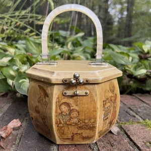 Vintage 70’s Decoupage Wooden Box Purse Lucite Handle Prairie Children Art Weathered - Bild 1 von 10