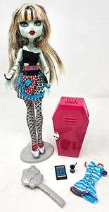 Monster High Frankie Stein Classroom Home Ick Puppe mit Zubehör & Ständer GUC - Bild 1 von 9