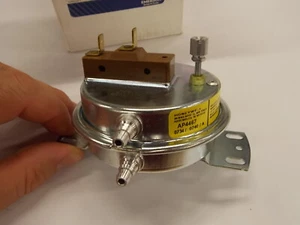 New Emerson Liebert 128199P1S Differential Air Pressure Switch 2 Ports A1 - Picture 1 of 3