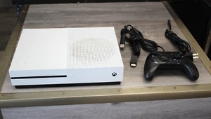 Microsoft Xbox One S 1TB Console Edizione Tutto Digitale - Controller Nero - Foto 1 di 9