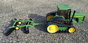 9300T John Deere Tractor With ERTL Disc Die Cast Farm Toy - Picture 1 of 3