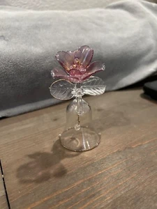 Arte Vidrio Transparente con Campana Flor Vidrio Rosa 4" Alto Excelente Estado - Imagen 1 de 3
