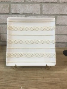 Plato Decorativo Cerámica Cuadrada Beige Grassland Road 8" con Soporte Tono Dorado-Nuevo - Imagen 1 de 3