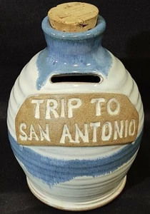Sunrise Pottery Bank Trip To San Antonio Texas SIGNED Blue White w/ Cork A+! - Foto 1 di 12