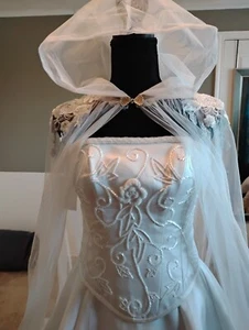 Maggie Sottero Basque Waist Wedding Dress with rose beading - Picture 1 of 2