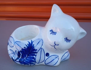 Bezaubernder Teelichthalter schlafende Katze - Porzellanfigur in blau/weiß - Bild 1 von 8